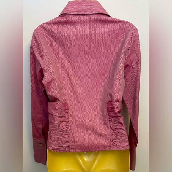 Farina’s Taghavi Cropped Chevron Pink Button Down Shirt with Waist Tie - Picture 2 of 9